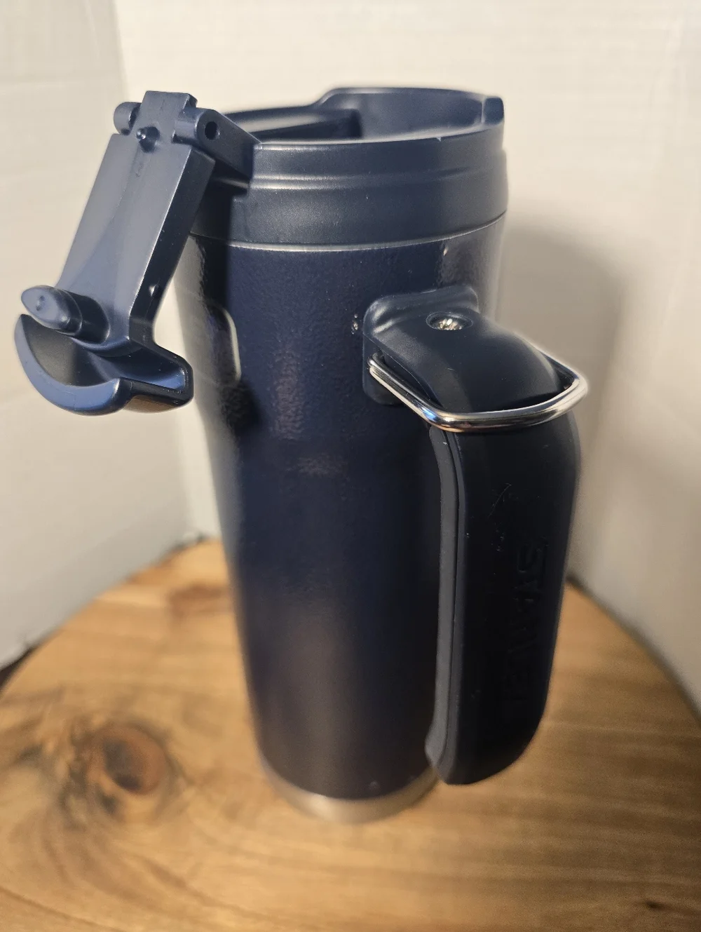 Stanley Classic Twin Lock Adventure Travel Mug Steel Loop Navy Blue 20 fl oz - Picture 3 of 9